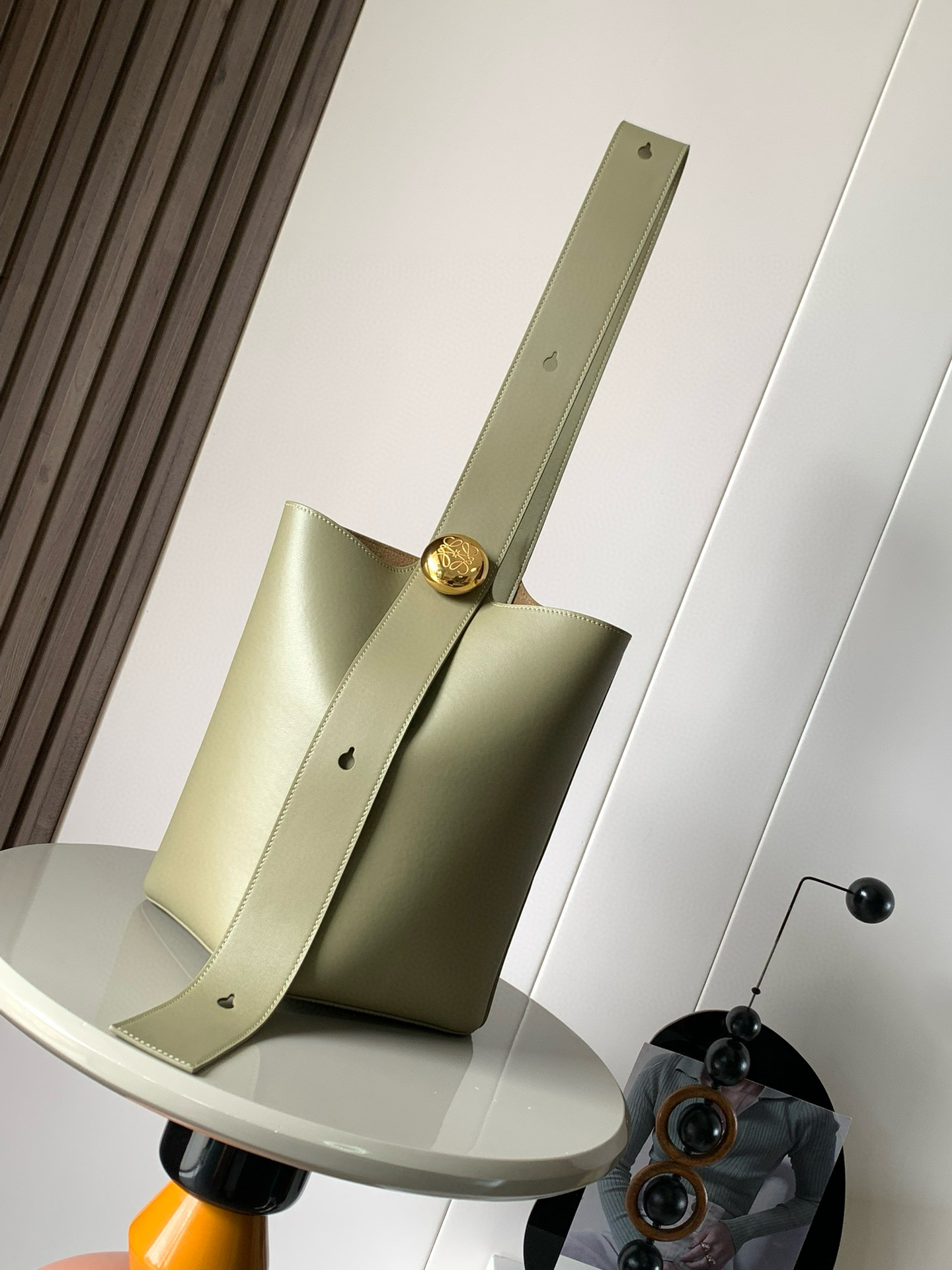 Loewe Medium Pebble bucket in smooth calfskin Green – LOEWE