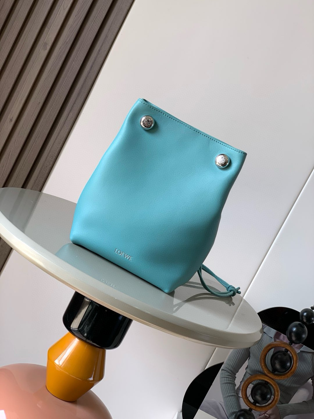 Loewe Pebble pouch in smooth calfskin Green – LOEWE