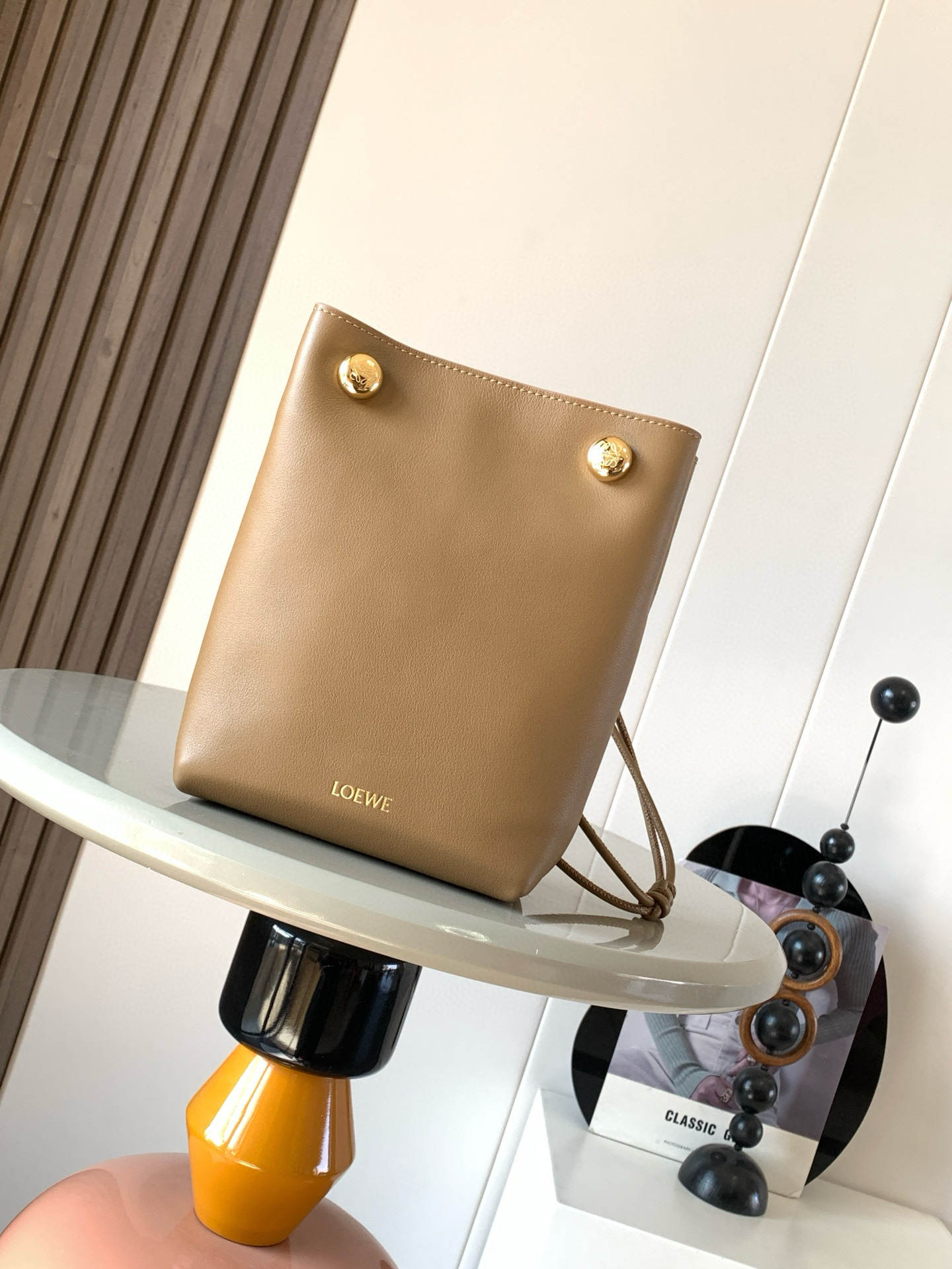 Loewe Pebble pouch in smooth calfskin Brown – LOEWE