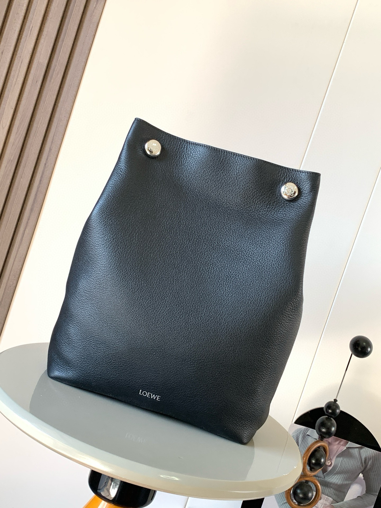 Loewe Pebble hobo in supple grained calfskin Green – LOEWE