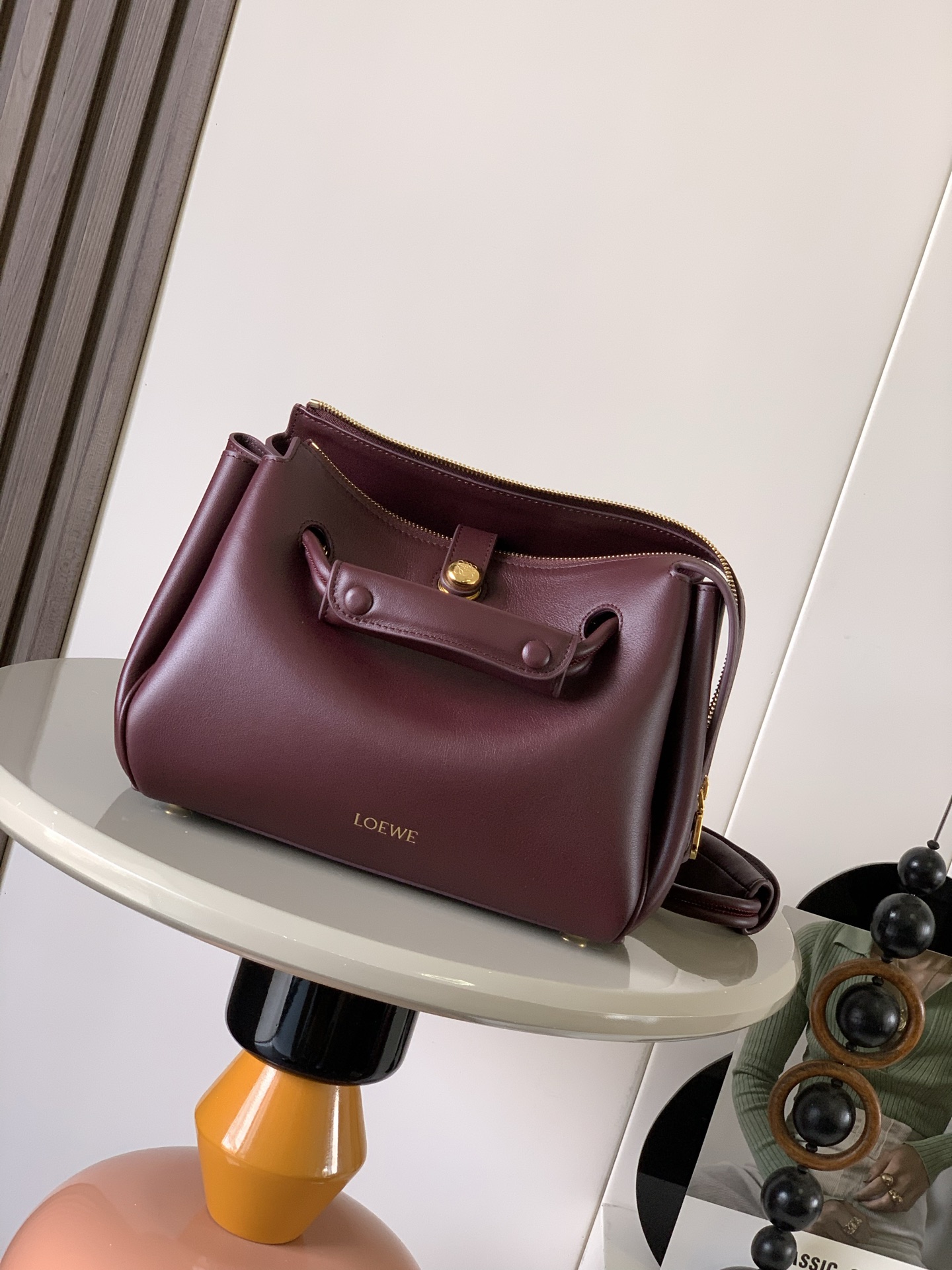 Loewe Bolso Madrid mediano en piel de ternera Rojo – LOEWE