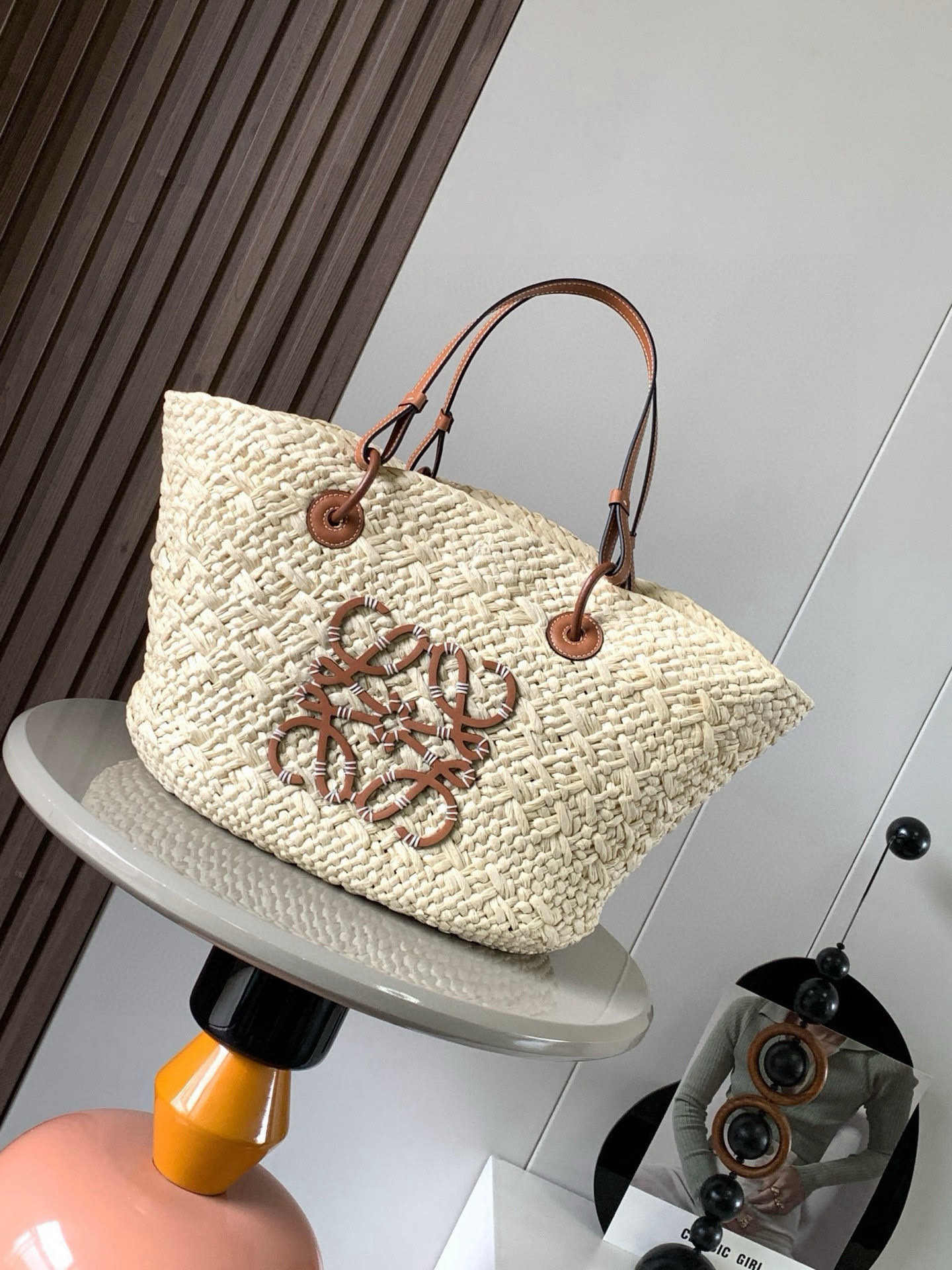 Loewe Medium Anagram Basket bag in iraca palm and calfskin Beige –