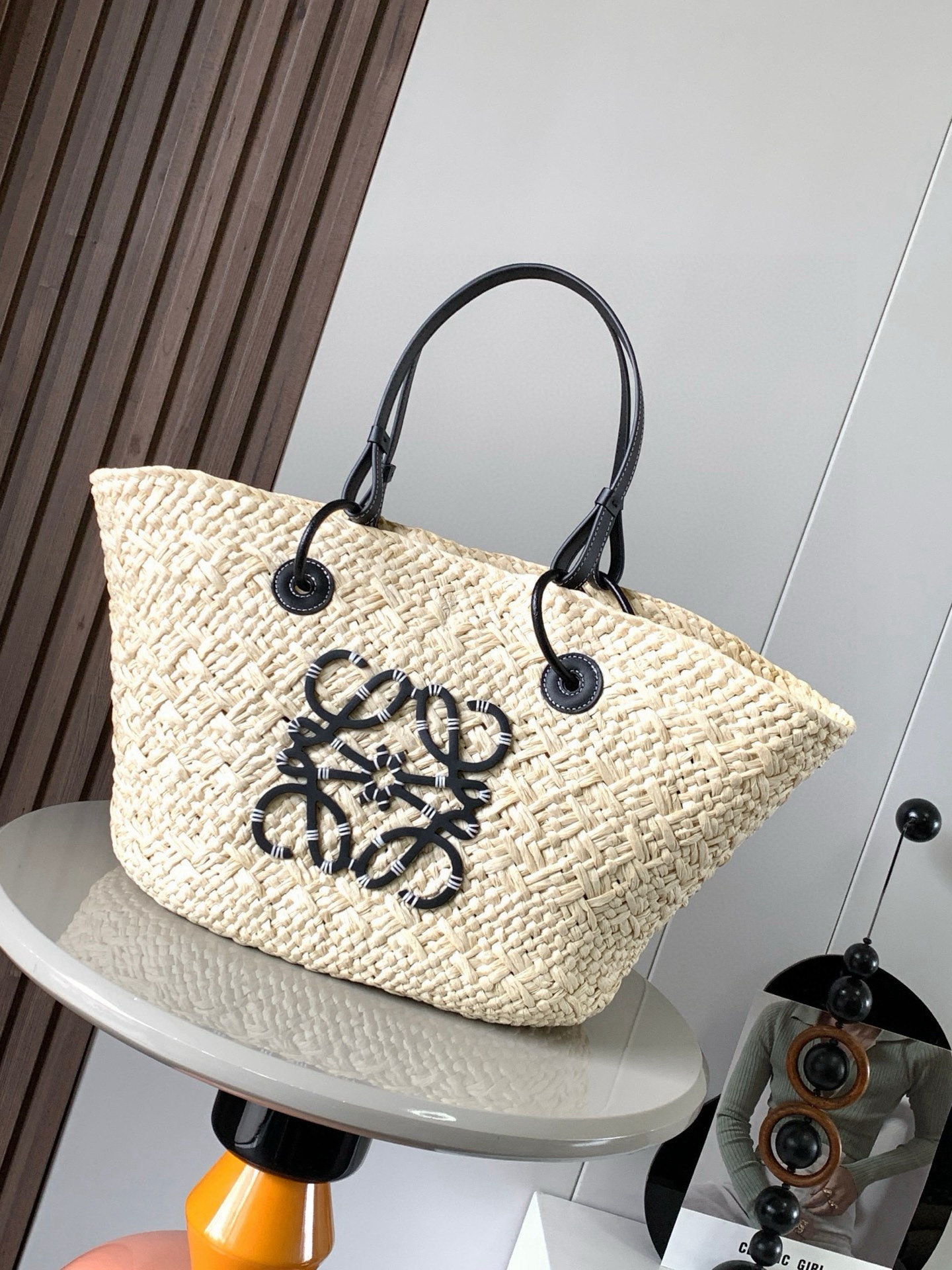 Loewe Medium Anagram Basket bag in iraca palm and calfskin Beige –
