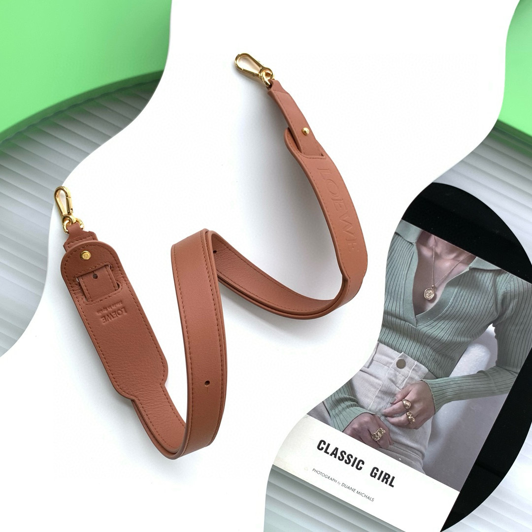 Loewe LOEWE pad strap in classic calfskin