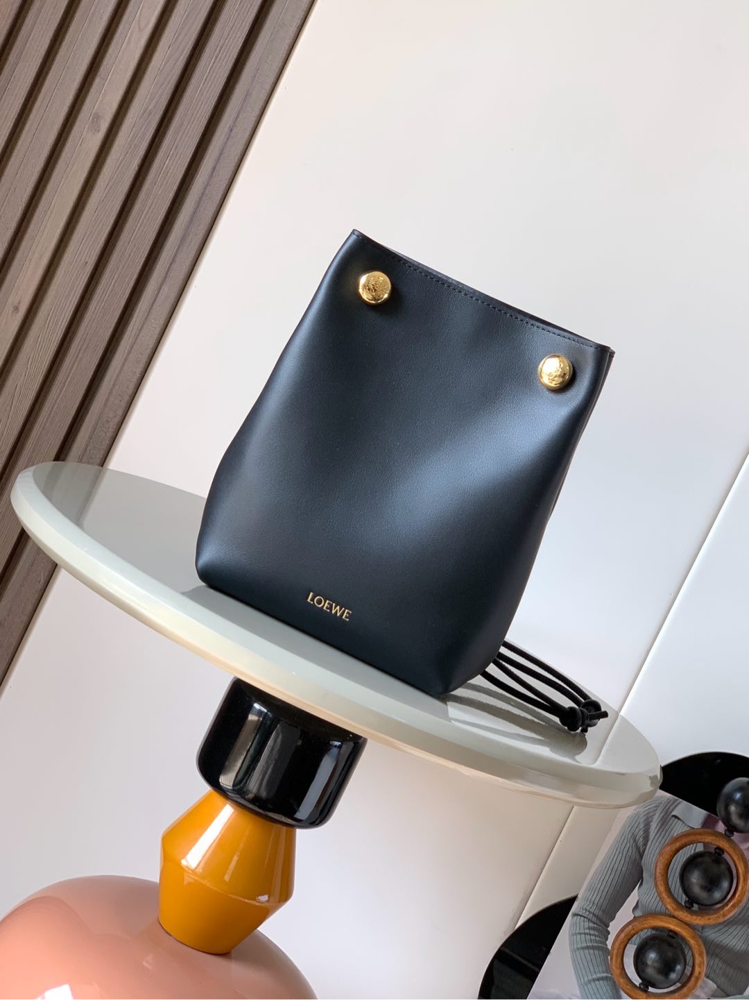 Loewe Pebble pouch in smooth calfskin Black – LOEWE