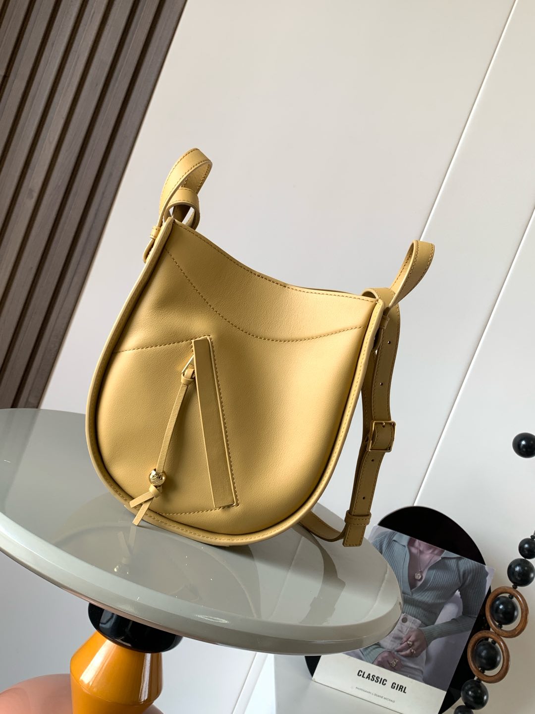 Loewe Hammock Slice bag in shiny calfskin Beige – LOEWE