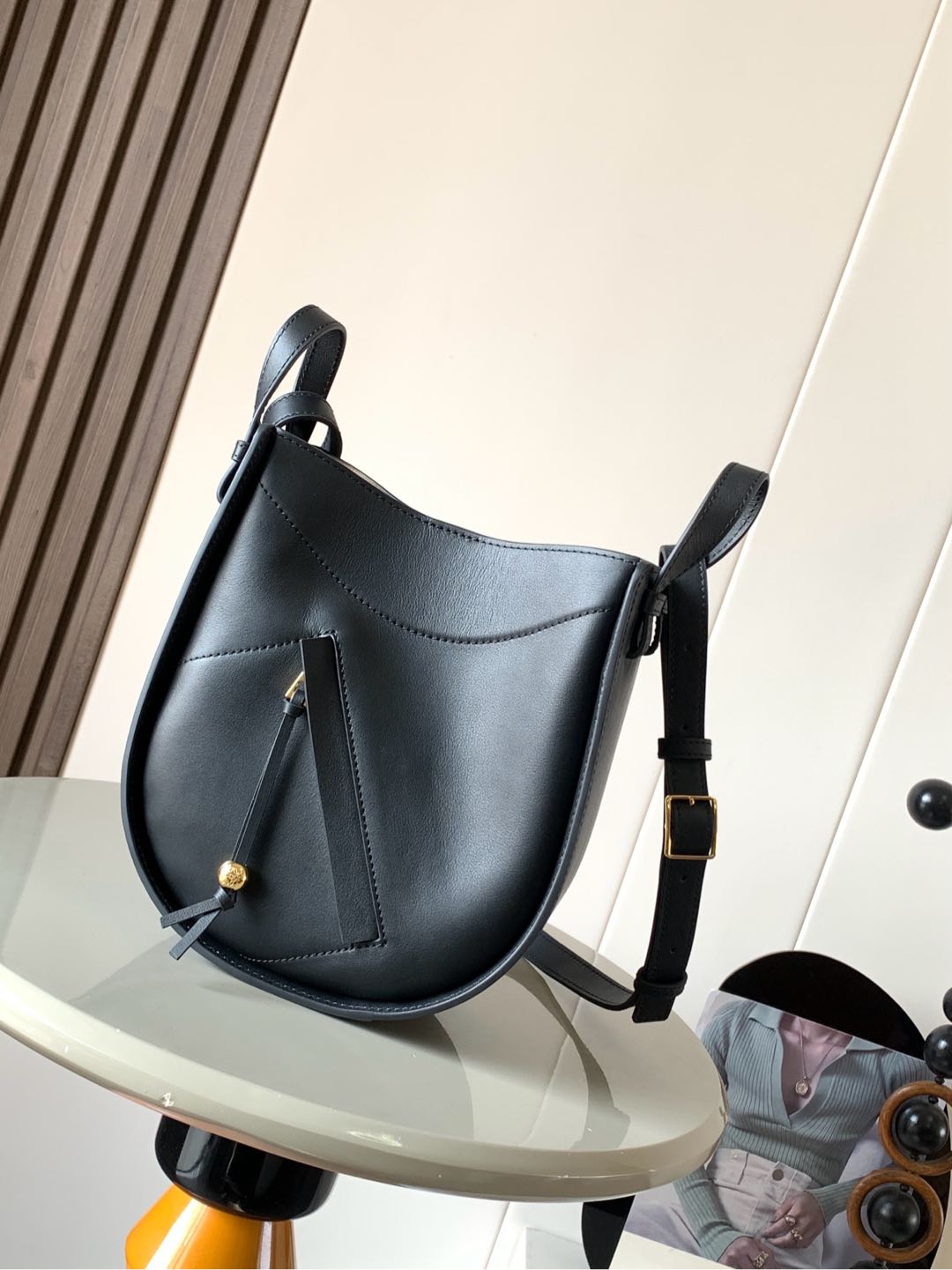 Loewe Hammock Slice bag in shiny calfskin Black – LOEWE