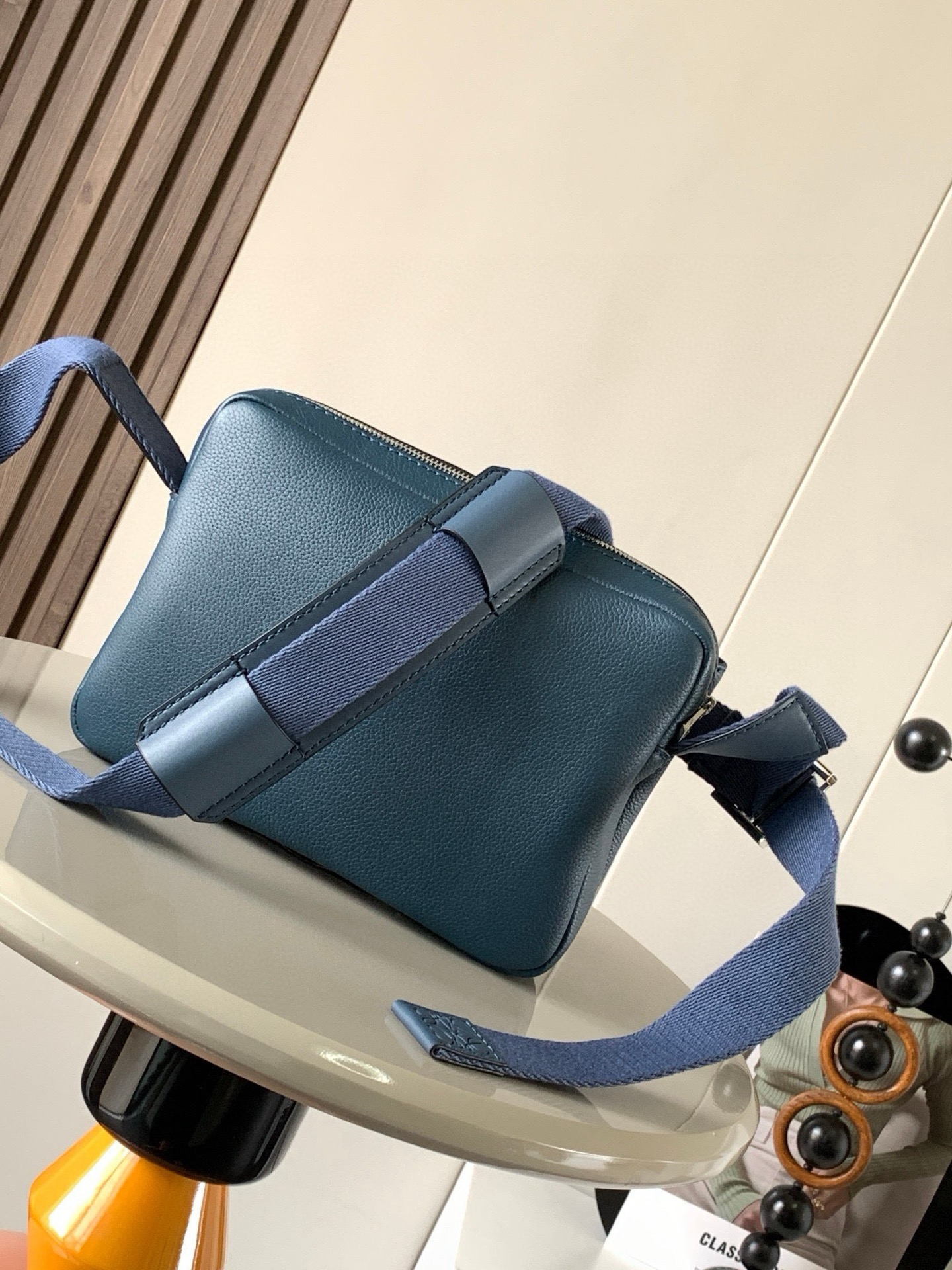 Loewe Medium Pebble messenger bag in supple grained calfskin Blue –
