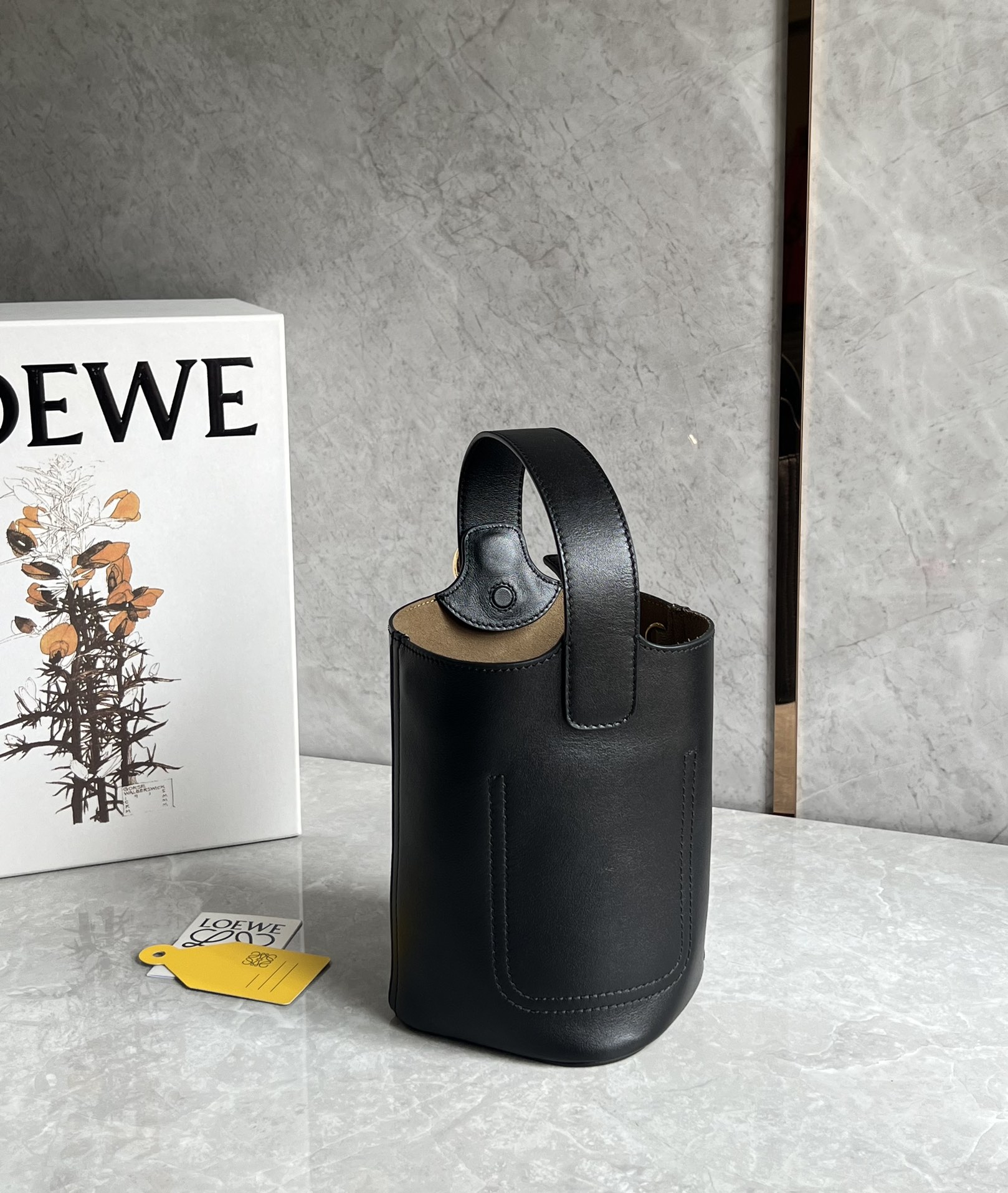 Loewe Mini Pebble Bucket bag in soft grained calfskin Black – LOEWE