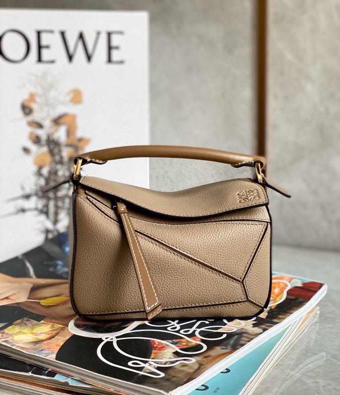 LOEWE Calfskin Medium Puzzle Bag Sand Mink 1169090
