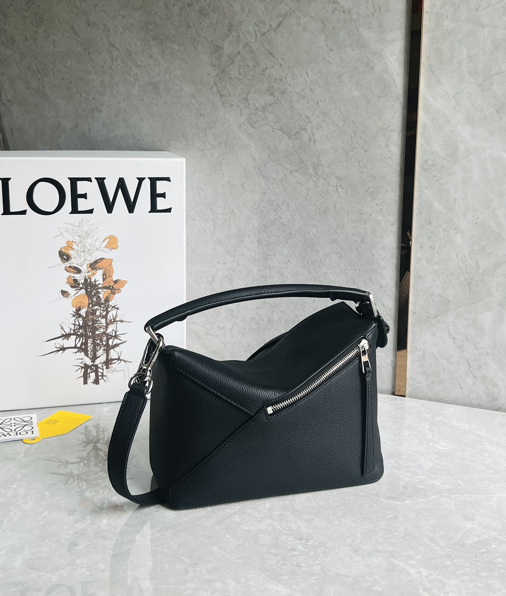 Loewe Medium Puzzle Edge bag in classic calfskin Black – LOEWE