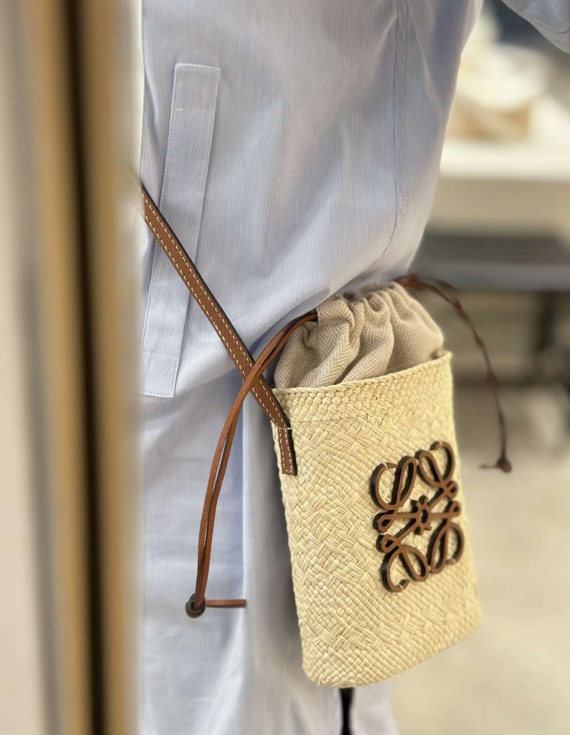 Loewe Square pocket in iraca palm and calfskin Beige – LOEWE