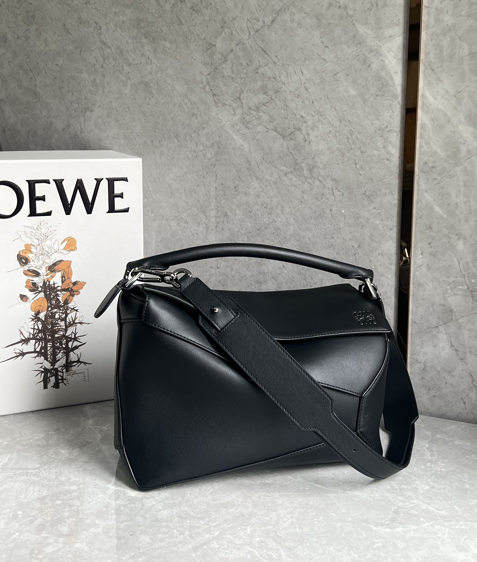 Loewe Medium Puzzle Edge bag in classic calfskin Black – LOEWE