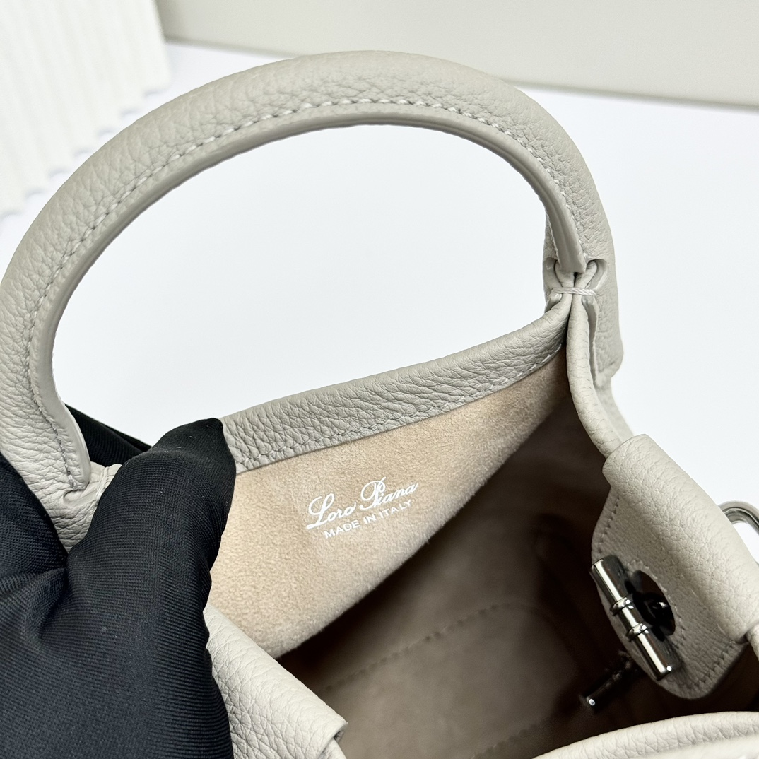 Loro Piana02649