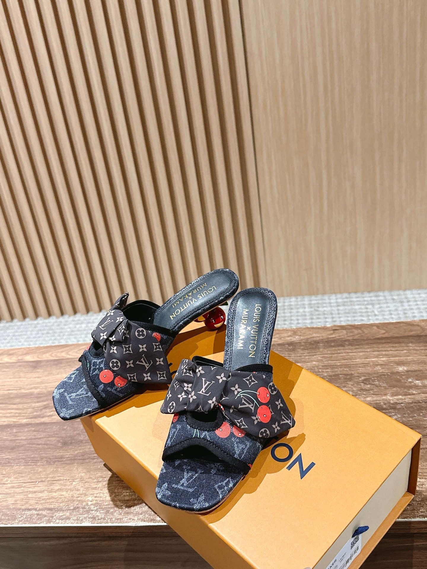 LV CHERRY HIGH HEELS 25S IN BLACK CALFSKIN WITH BOW STYLE 12