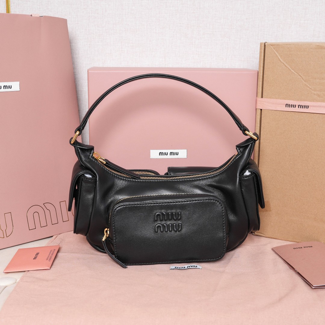 Miu Miu Leather Shoulder Bag | Black
