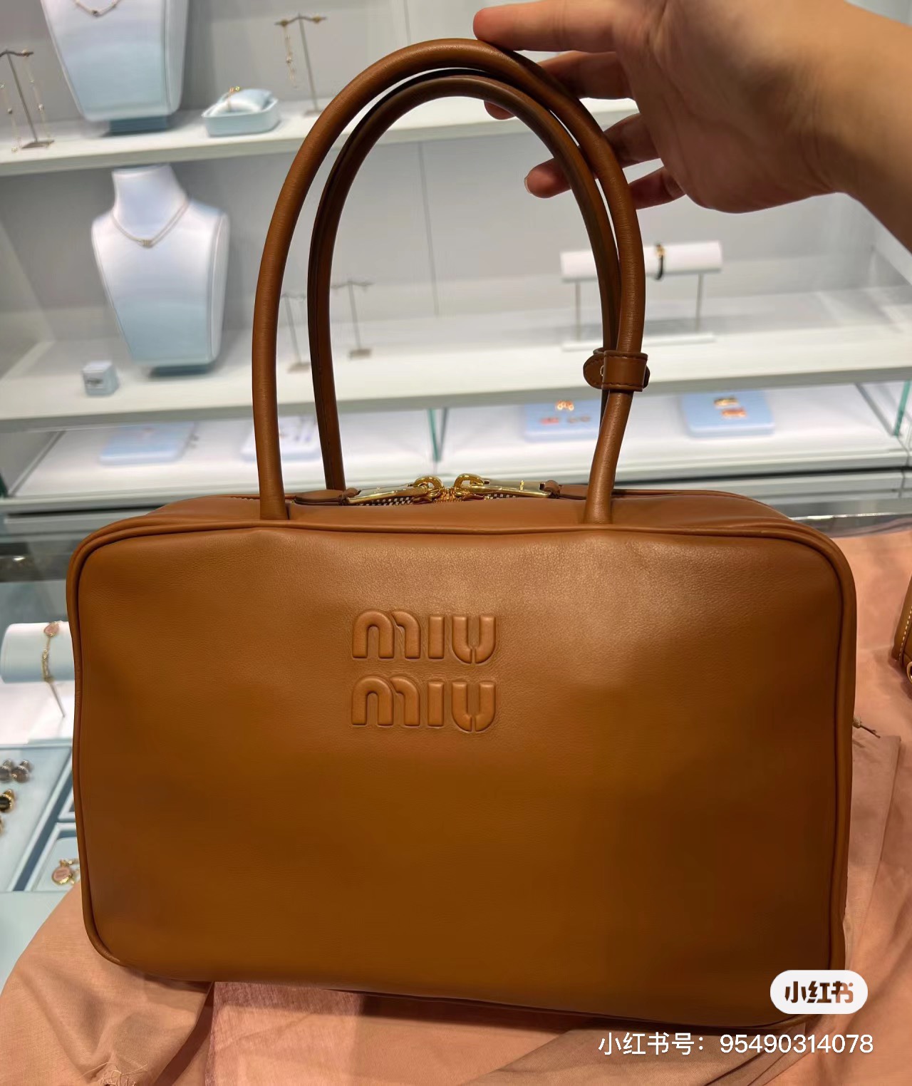 Miu Miu logo-embossed Leather Shoulder Bag | Brown |