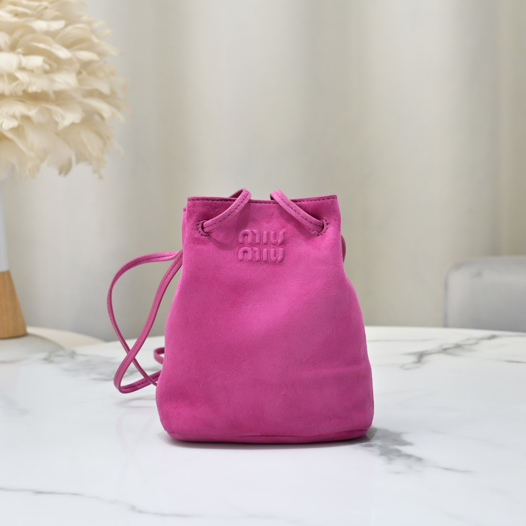 Miu Miu Fuchsia Suede Pouch tote bang in pink | Miu Miu