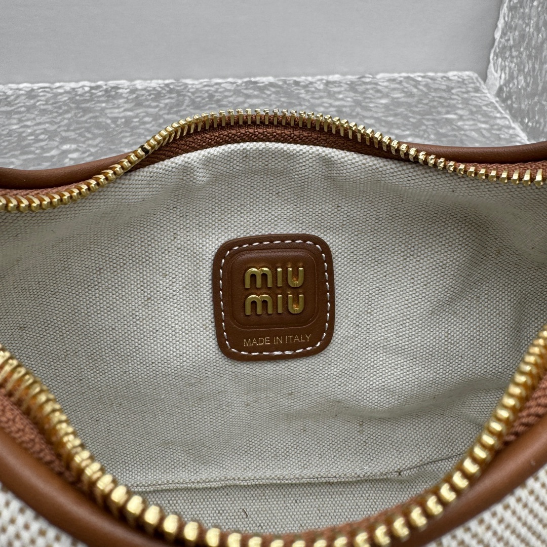 Miu Miu  00229