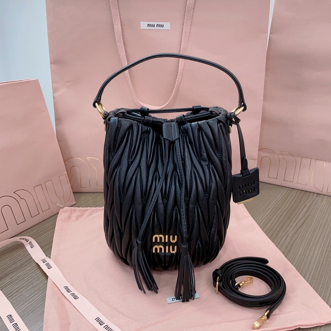 Miu Miu Matelassé Bucket Crossbody Bag Black 5BE084 141762849 | eBay
