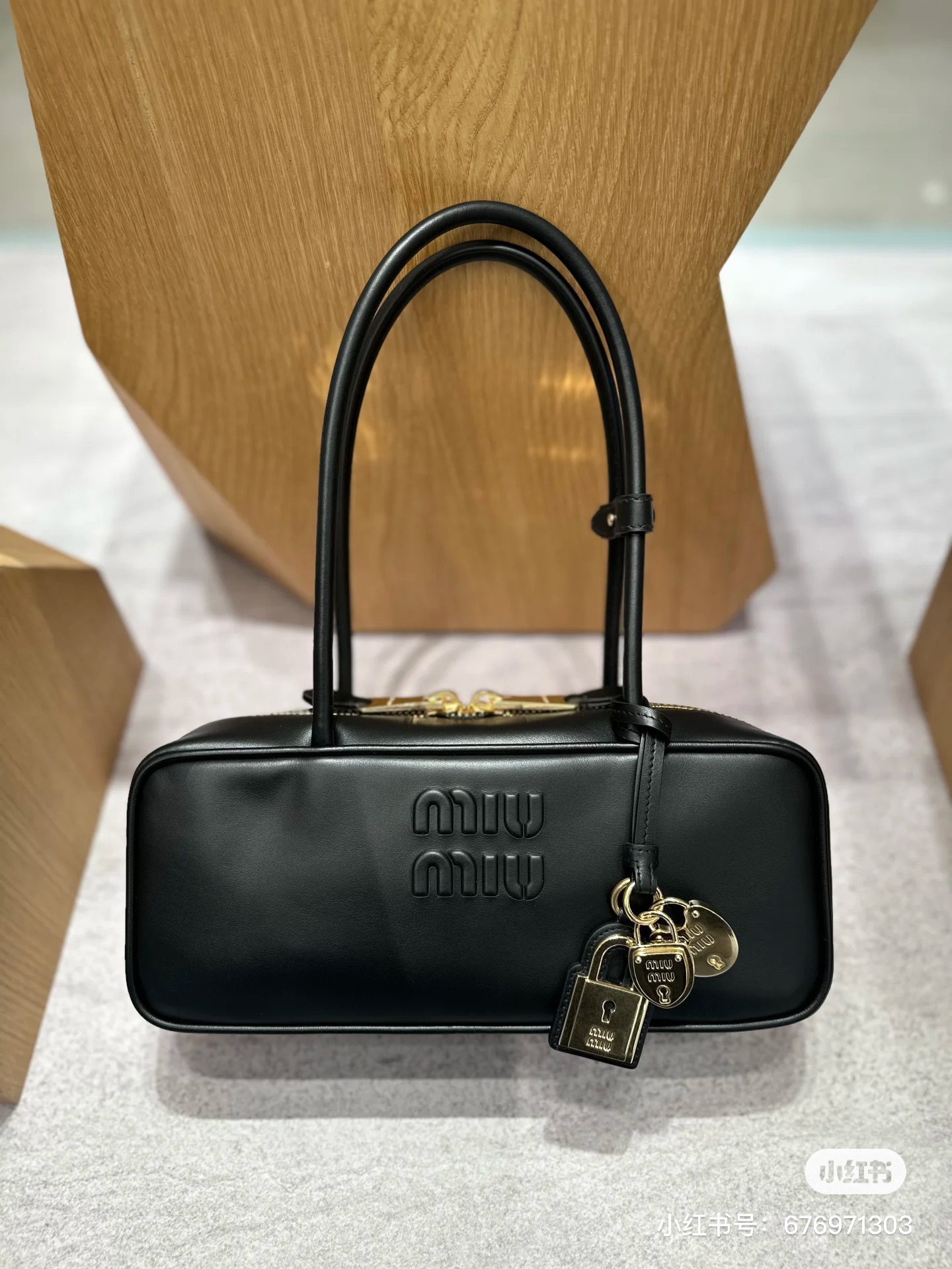Miu Miu Beau Shoulder Bag | Black |