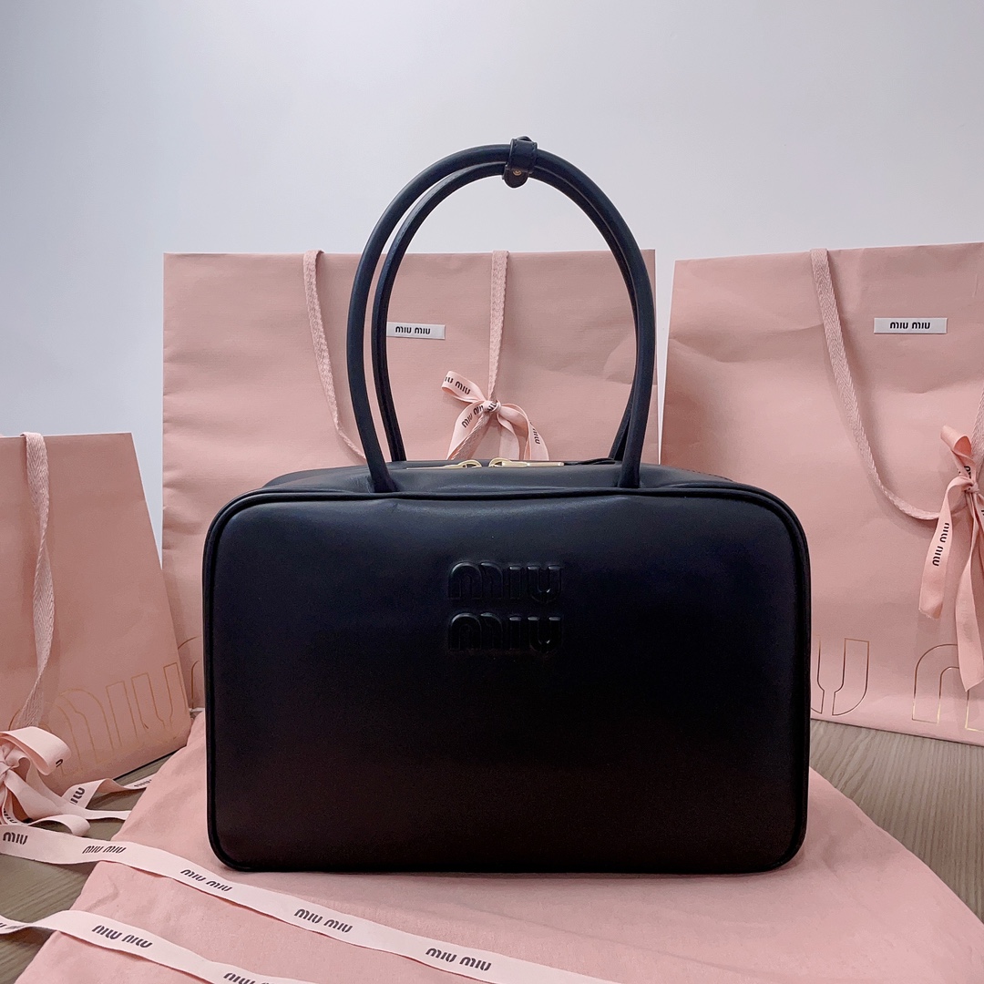 Miu Miu Beau Leather top-handle Bag | Black |