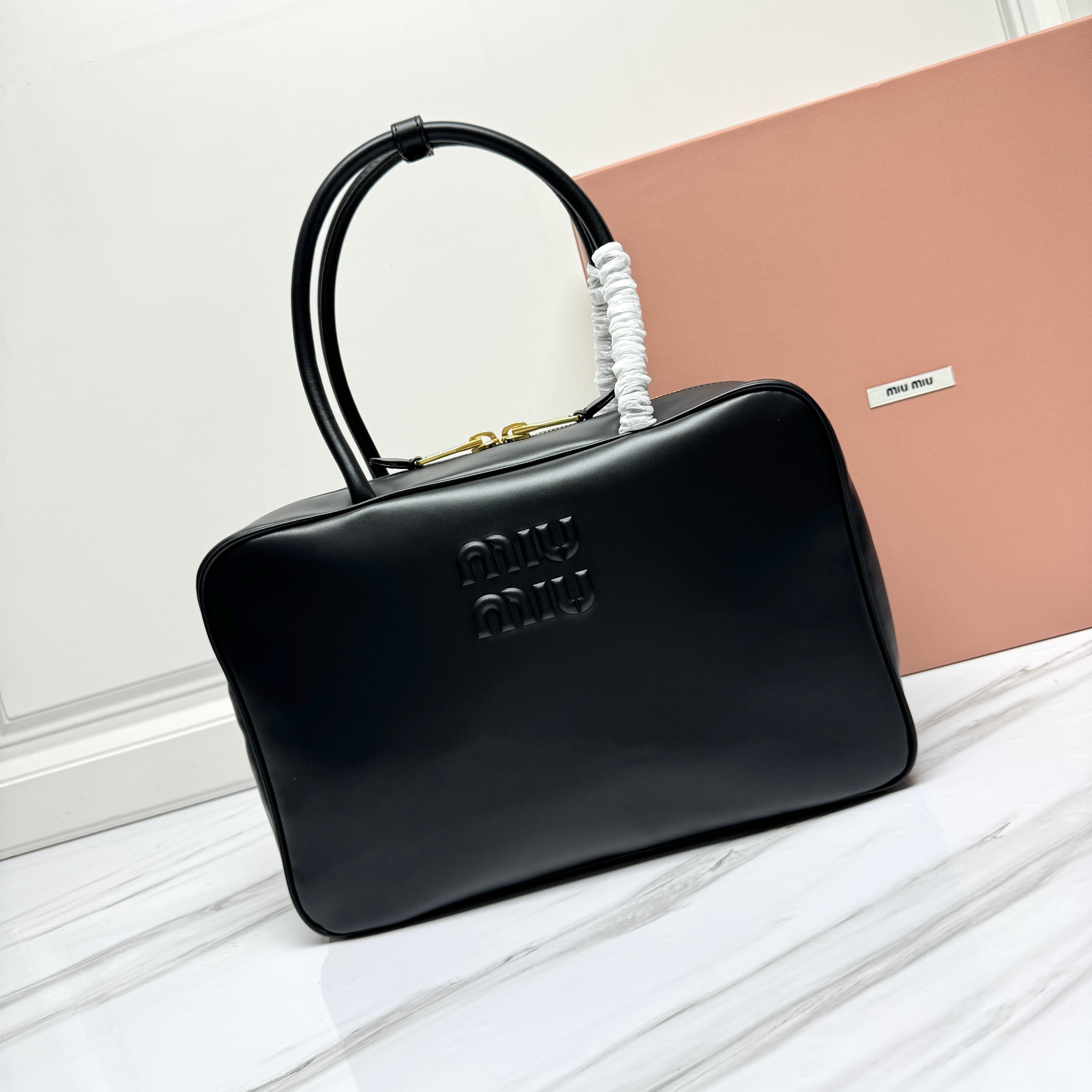 Miu Miu logo-embossed Tote Bag | Black |