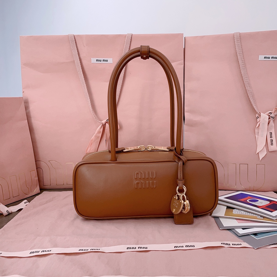 Beau logo embossed leather tote bag in brown – Miu Miu