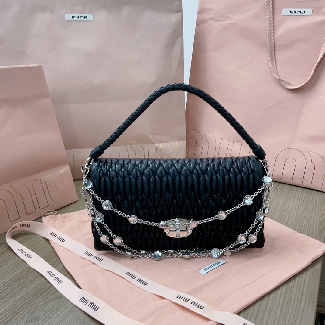 Miu Miu Pre-Owned 2000s Matelassé Shoulder Bag | Black