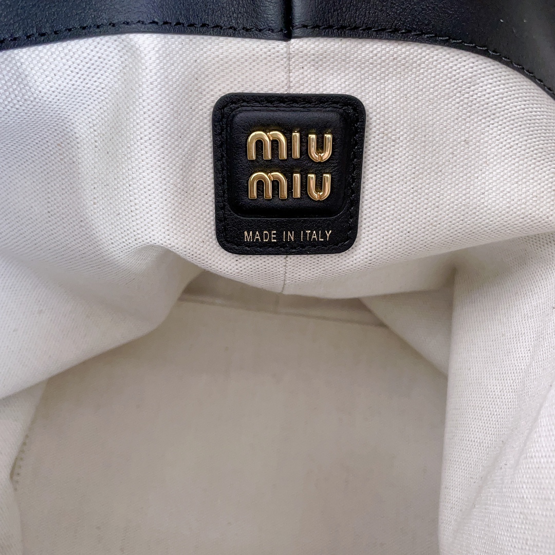 Miu Miu  00559