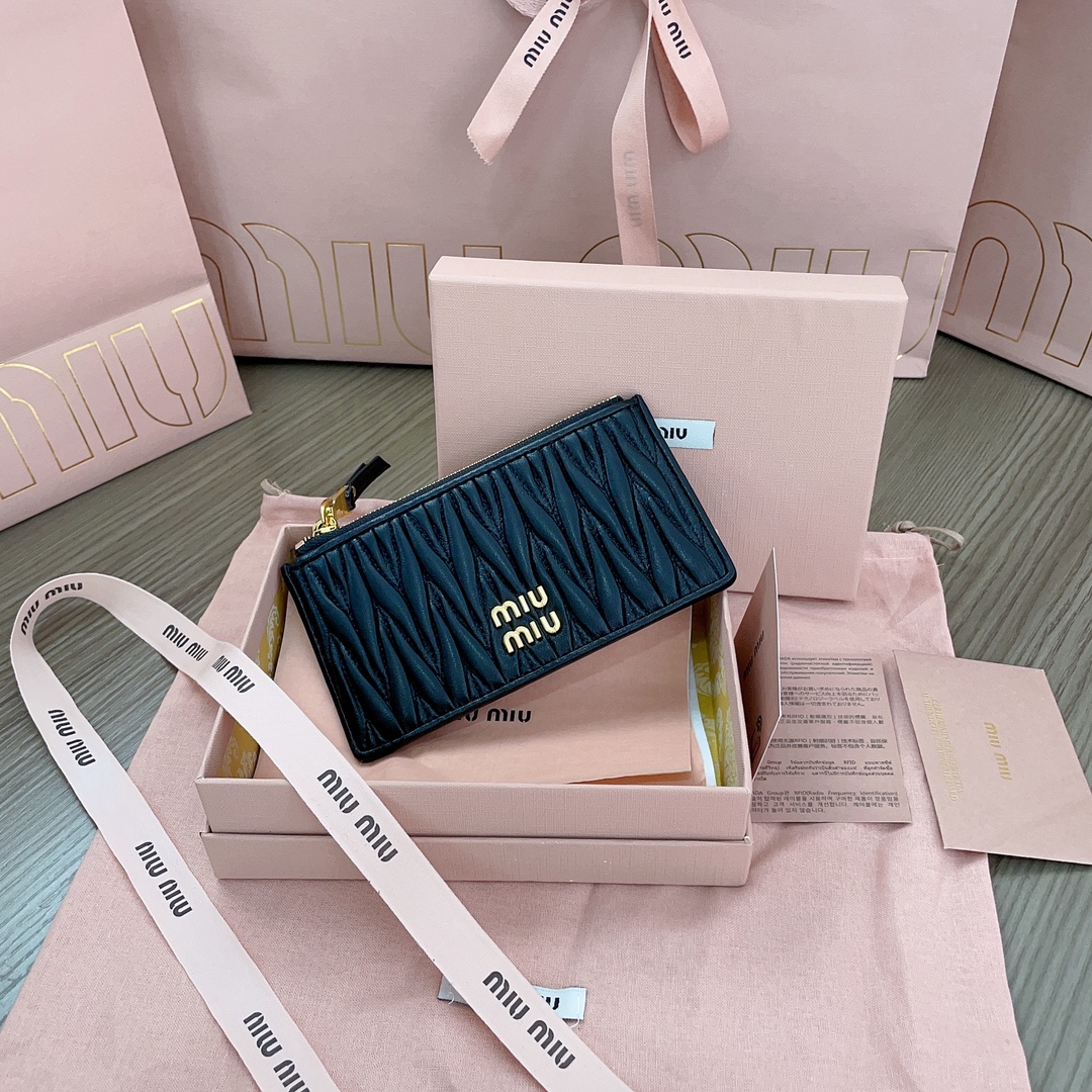 Miu Miu Quilted leather card holder – Light black| 5MB006N88F0012