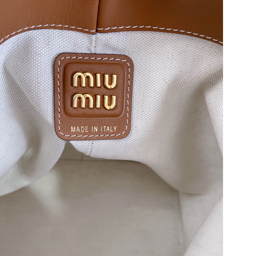 Miu Miu  00639