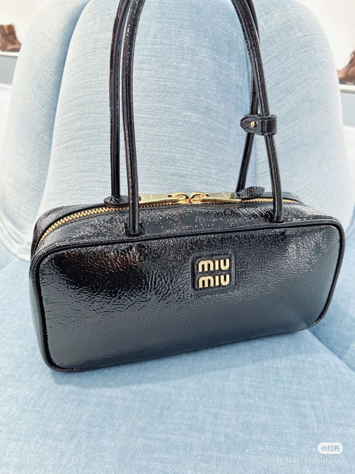 Miu Miu Beau Naplak Patent Shoulder Bag in Black