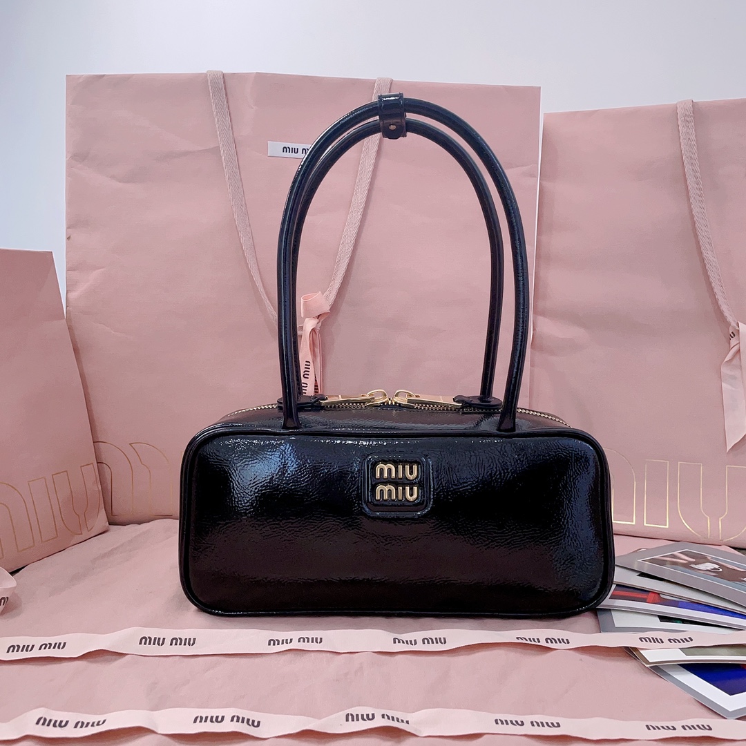 Miu Miu Beau Naplak Patent Shoulder Bag in Black