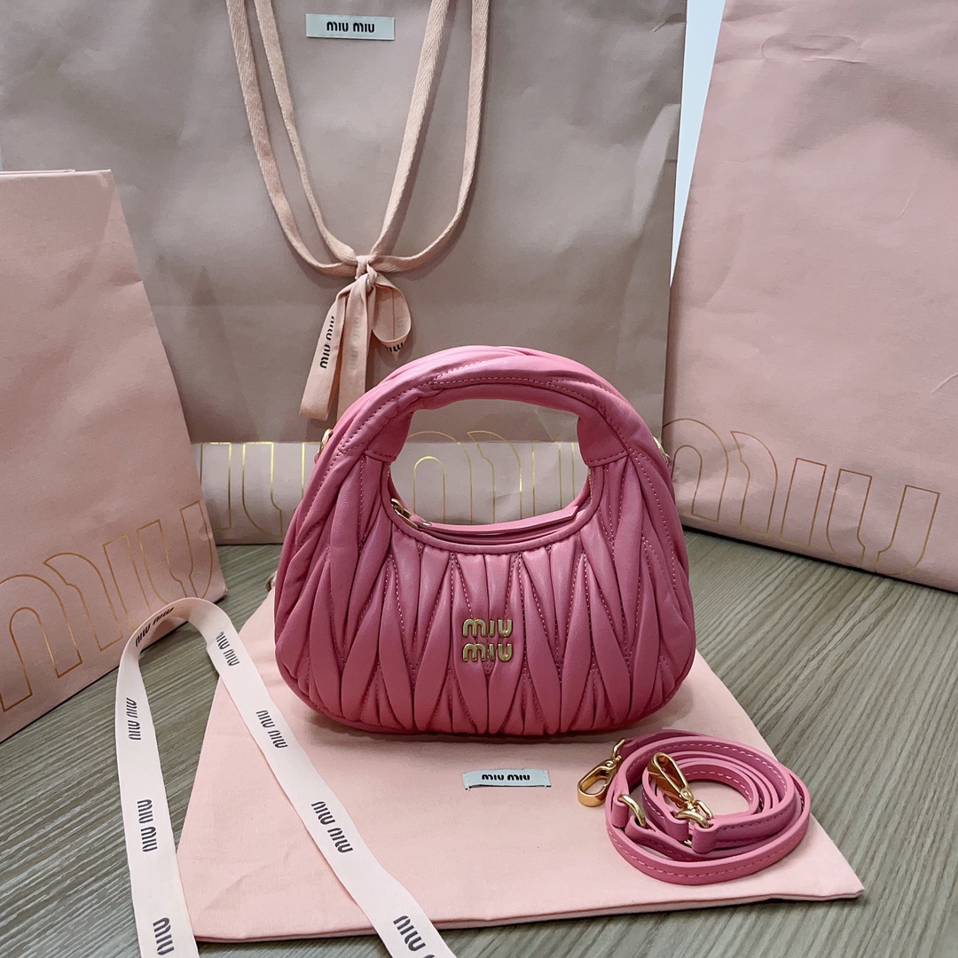 Miu Miu Mini Wander Matelassé Shoulder Bag | Pink |