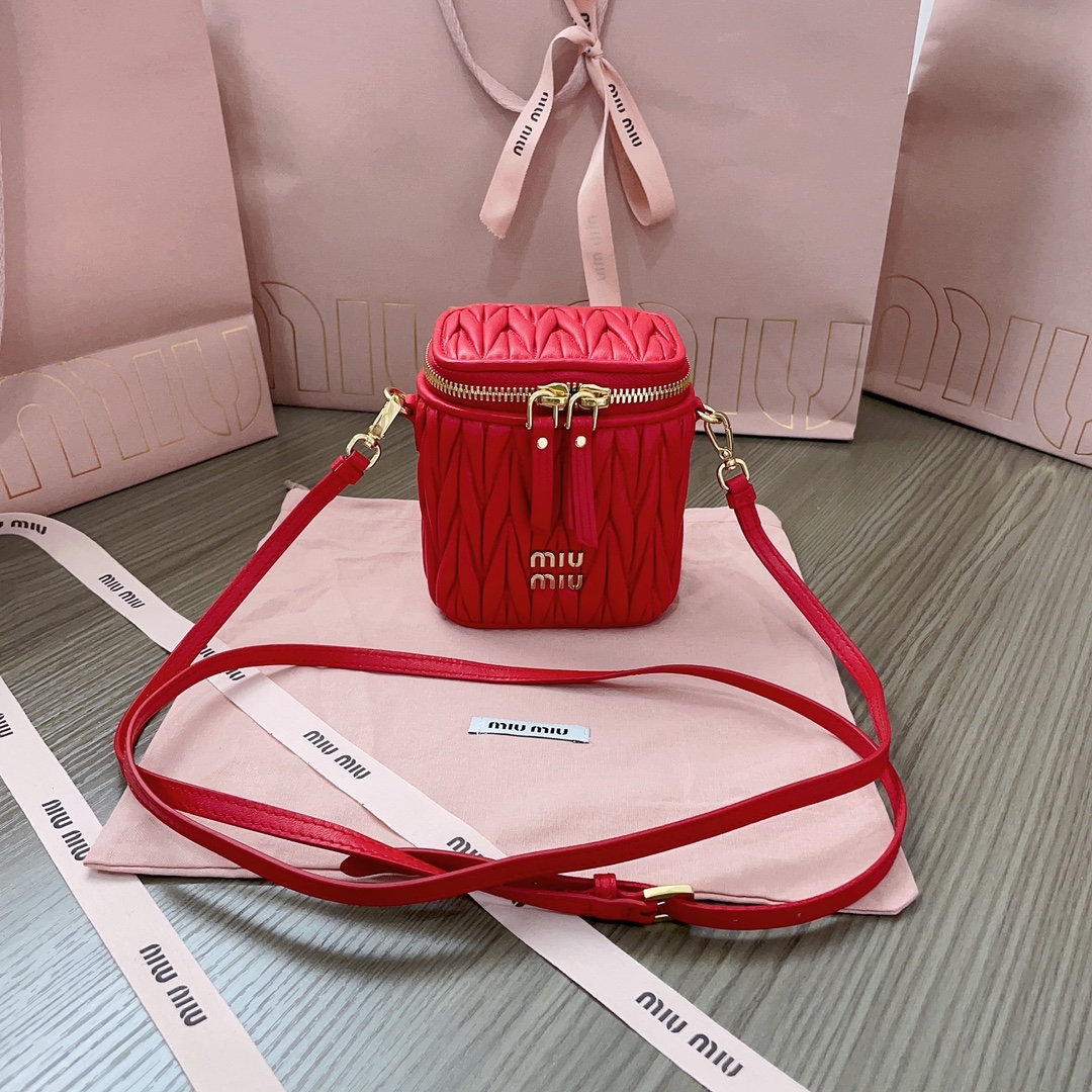Miu Miu Matelassé Leather mini-pouch | Red |