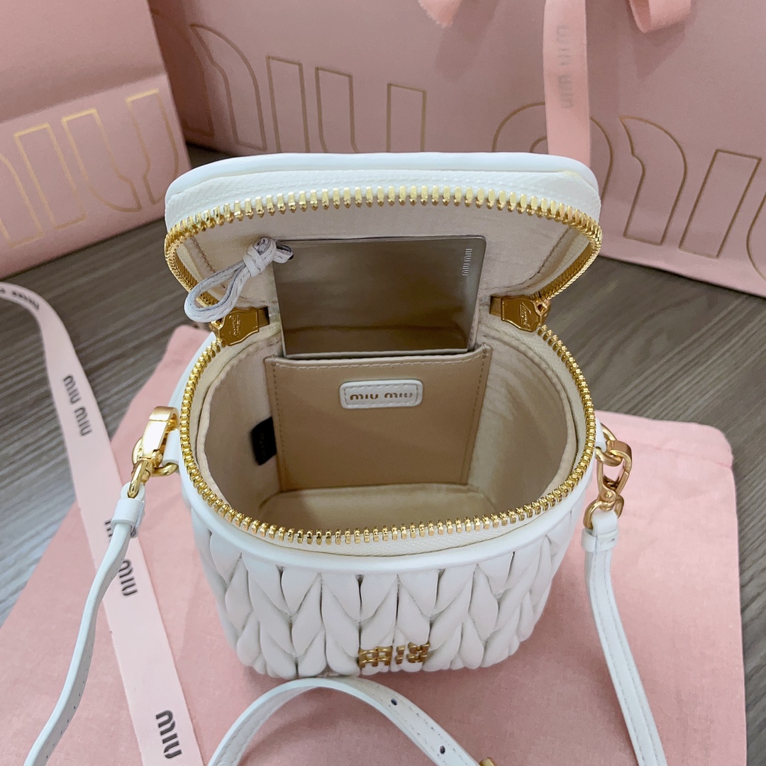 Miu Miu 00819