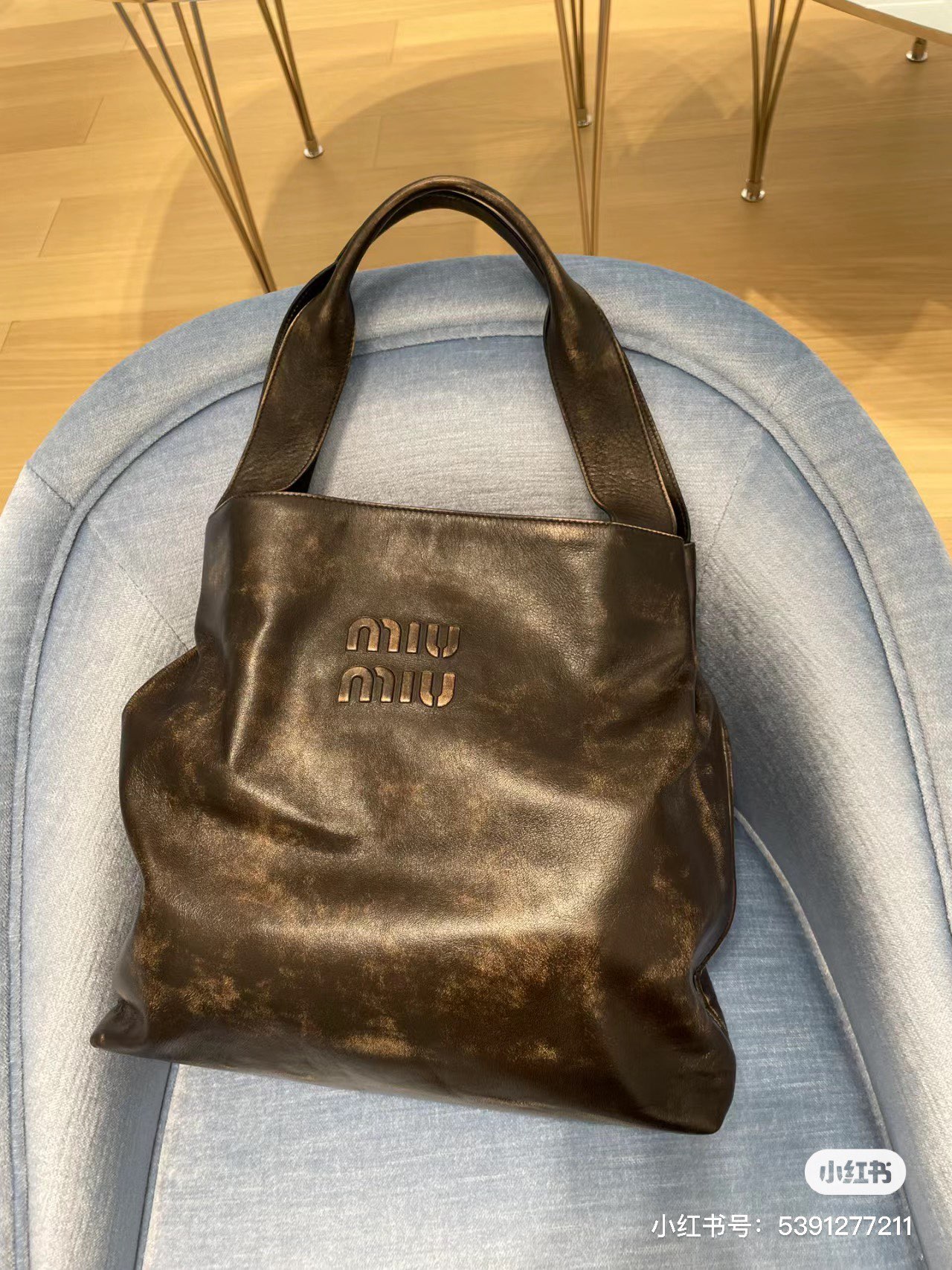 Miu Miu logo-embossed Leather Tote Bag | Brown | Miu Miu 00889