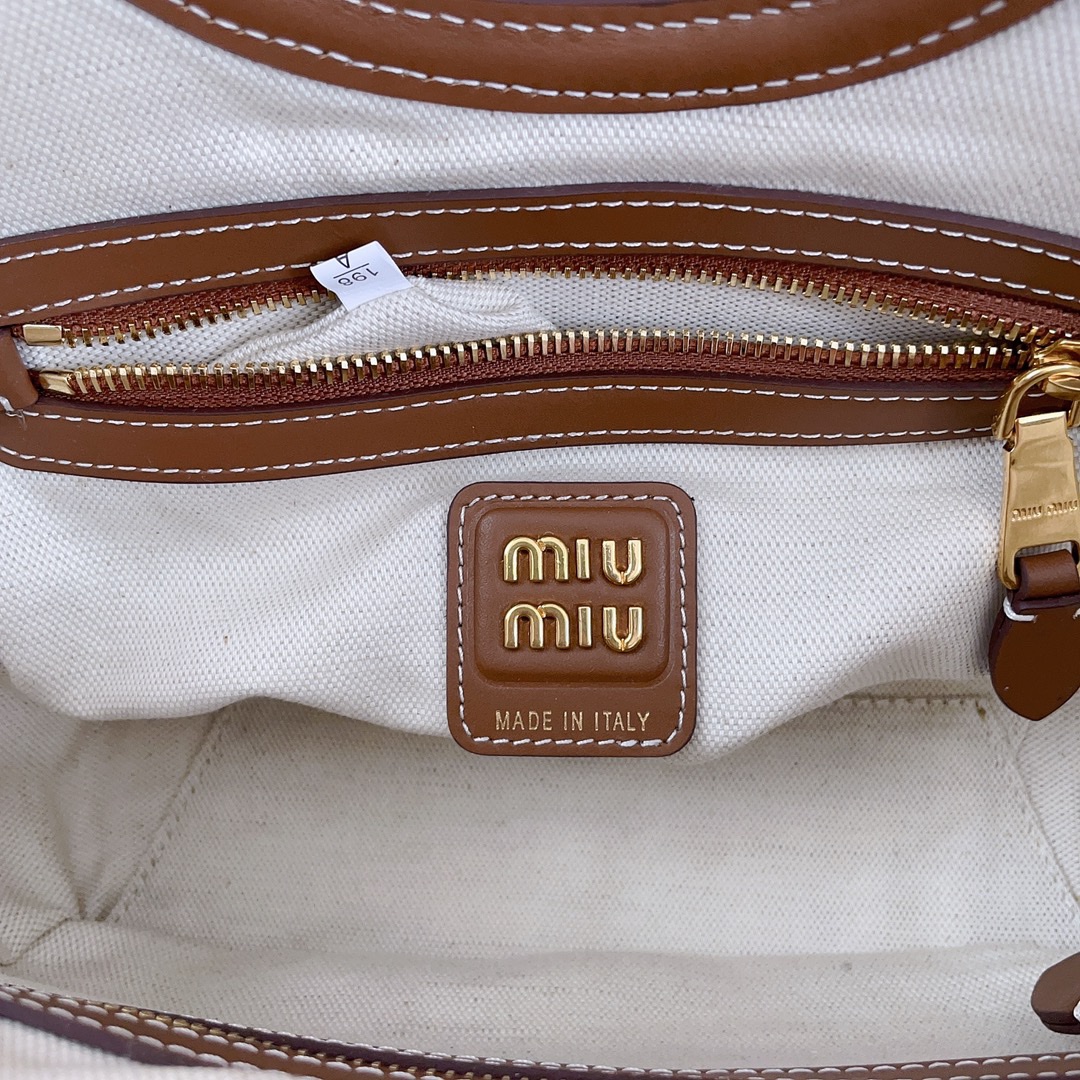 Miu Miu 00979