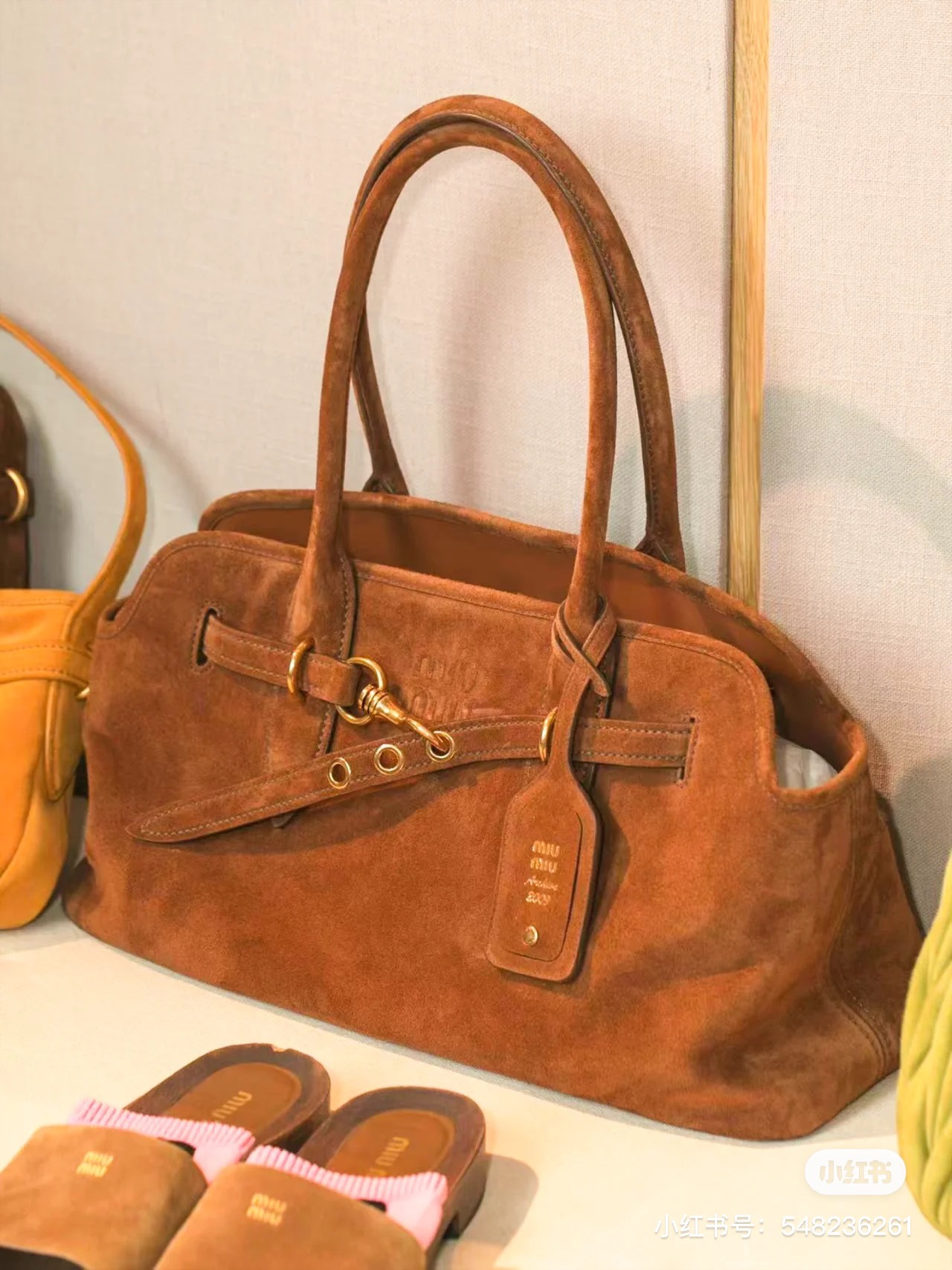 Aventure suede shoulder bag in brown – Miu Miu |