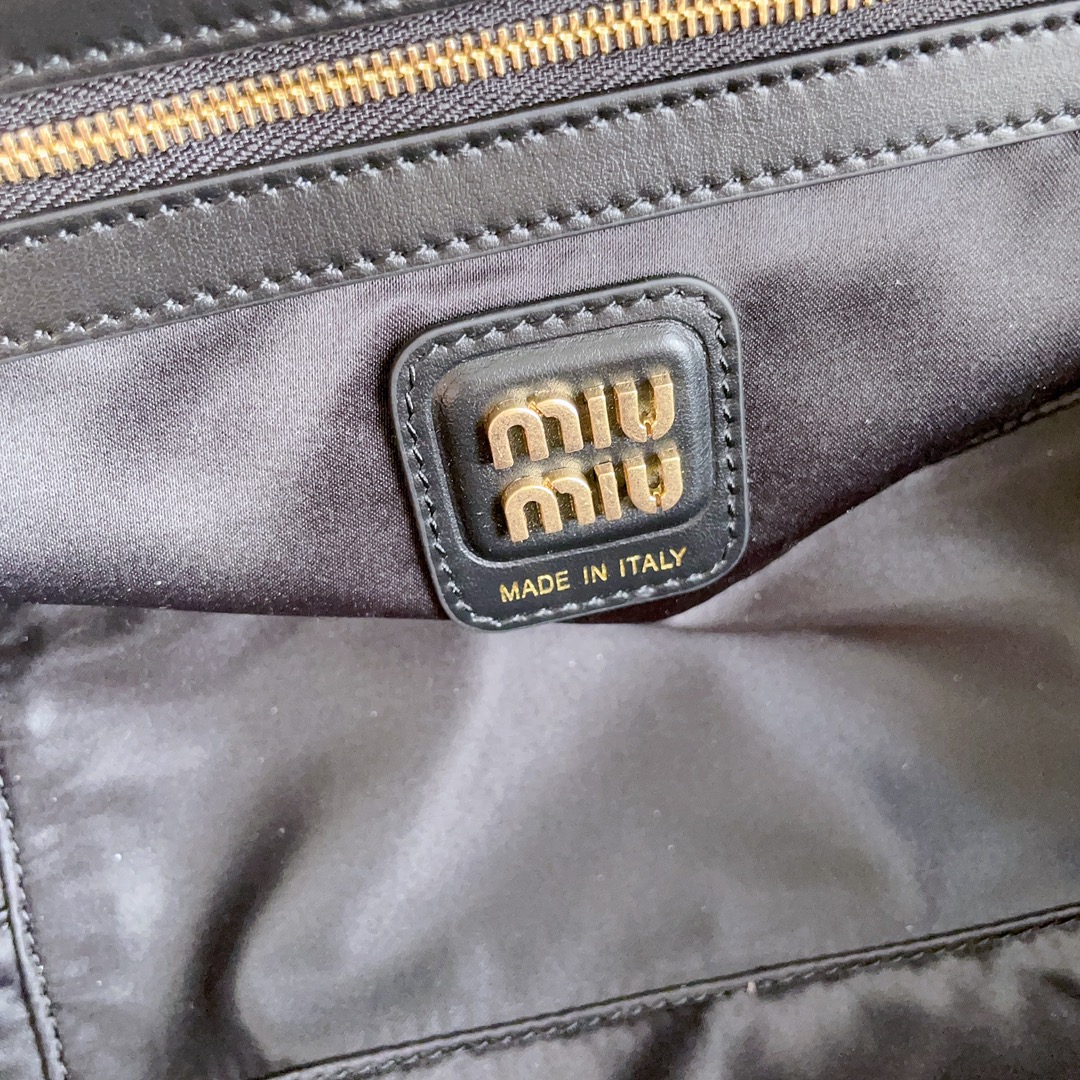 Miu Miu  01019