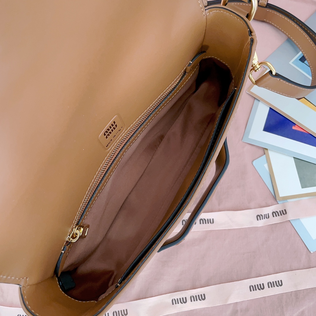 Miu Miu  01059