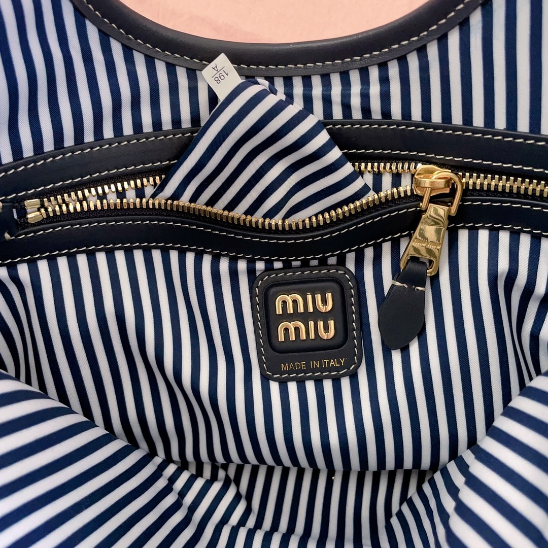 Miu Miu 01109