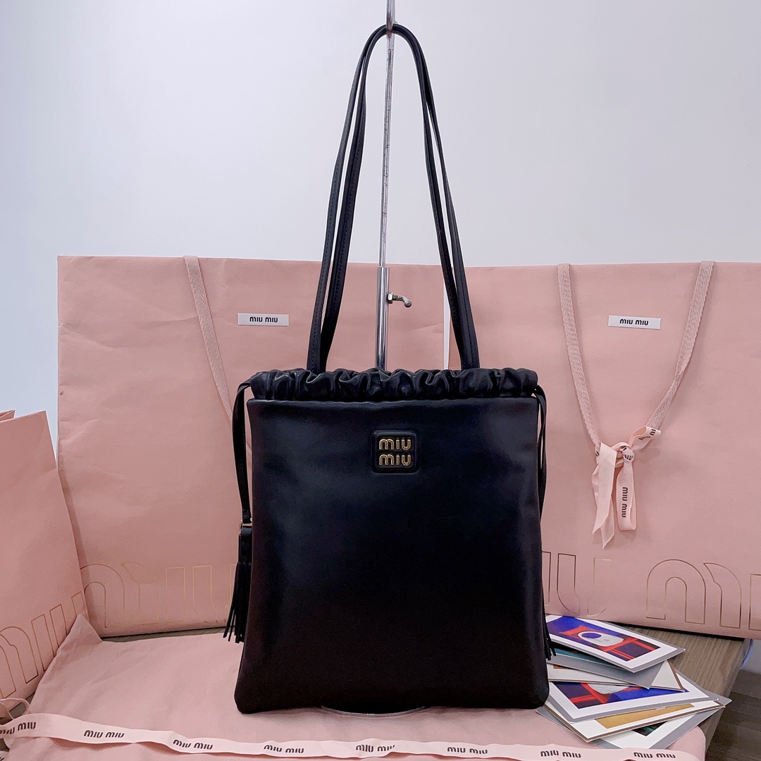 Miu Miu Joie Shoulder Bag | Black |  Miu Miu  01259