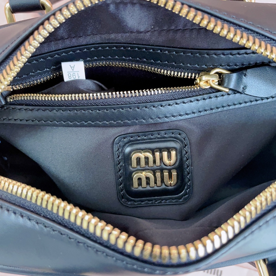 Miu Miu  01359