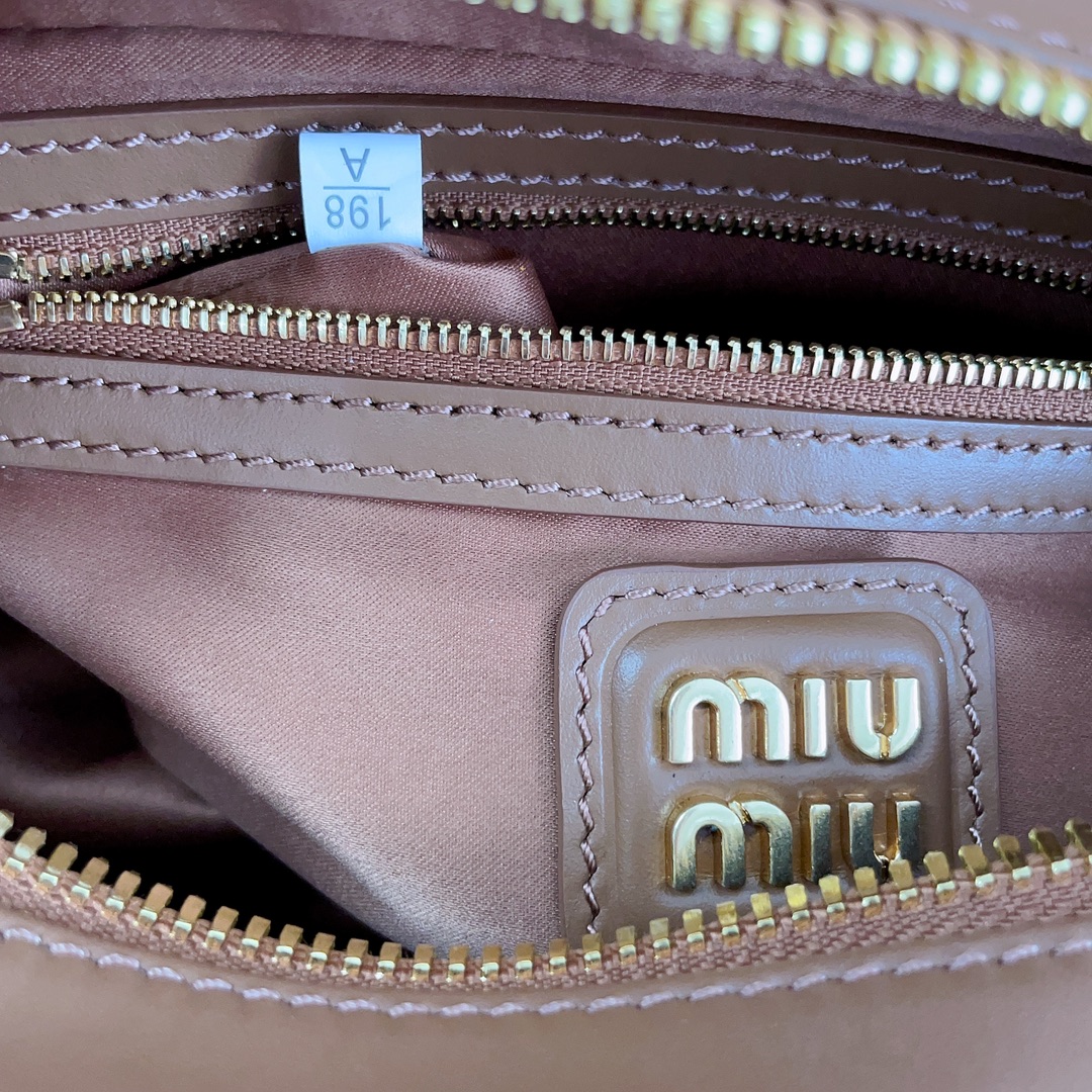 Miu Miu  01379