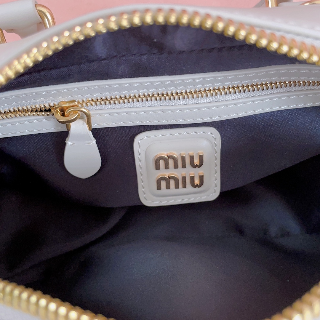 Miu Miu  01399