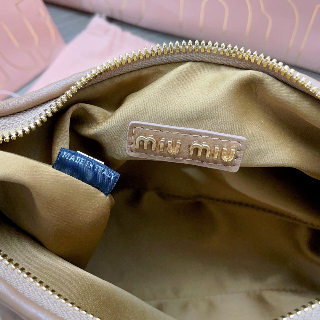 Miu Miu  01399