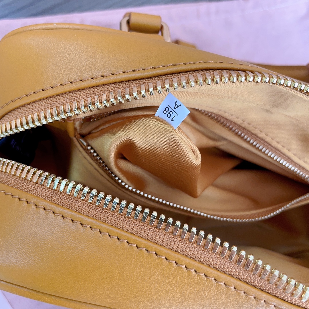 Miu Miu  01409
