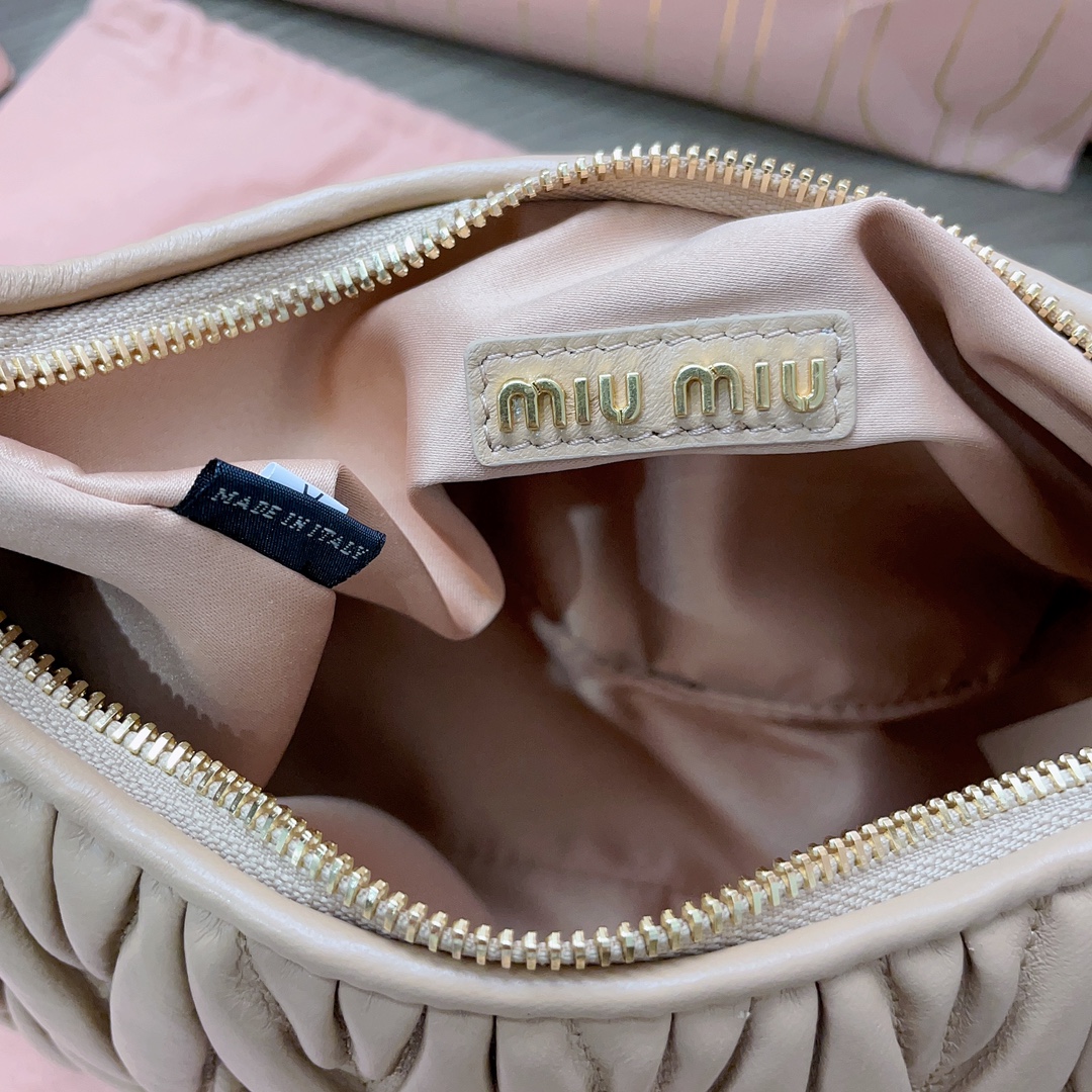 Miu Miu  01409